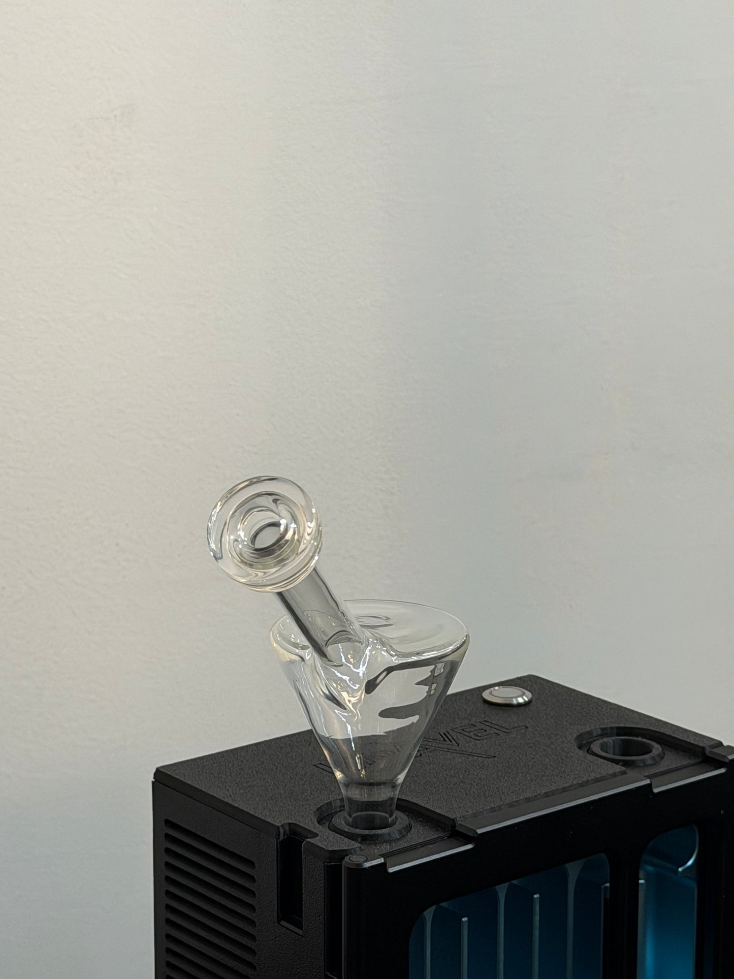 ERY GLASS BOX DRY NECKS