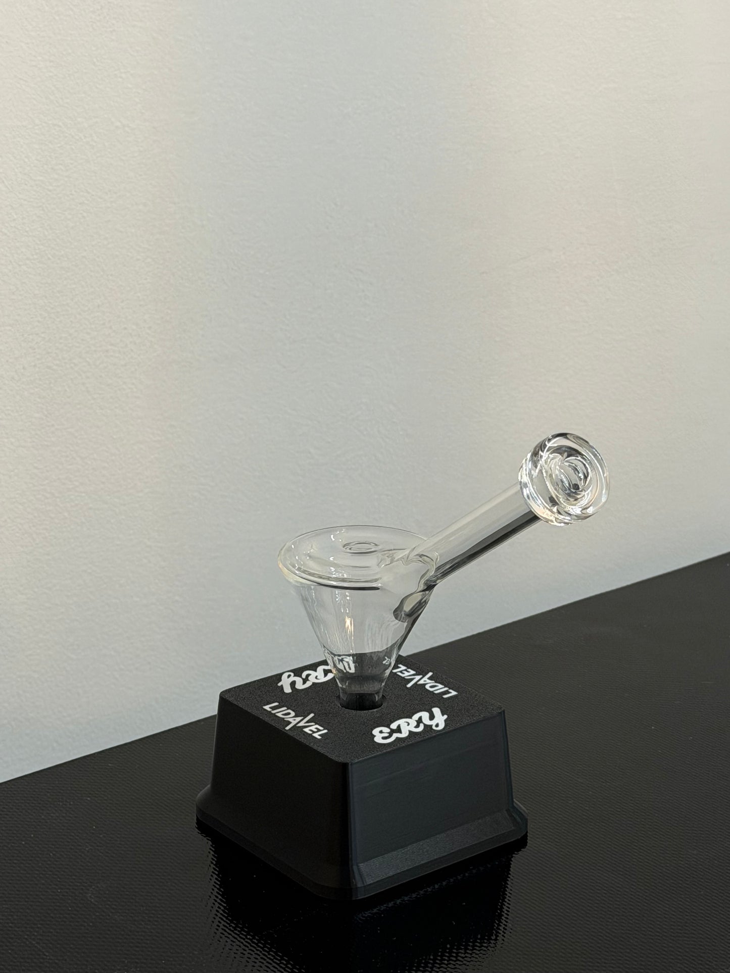 ERY GLASS BOX DRY NECKS