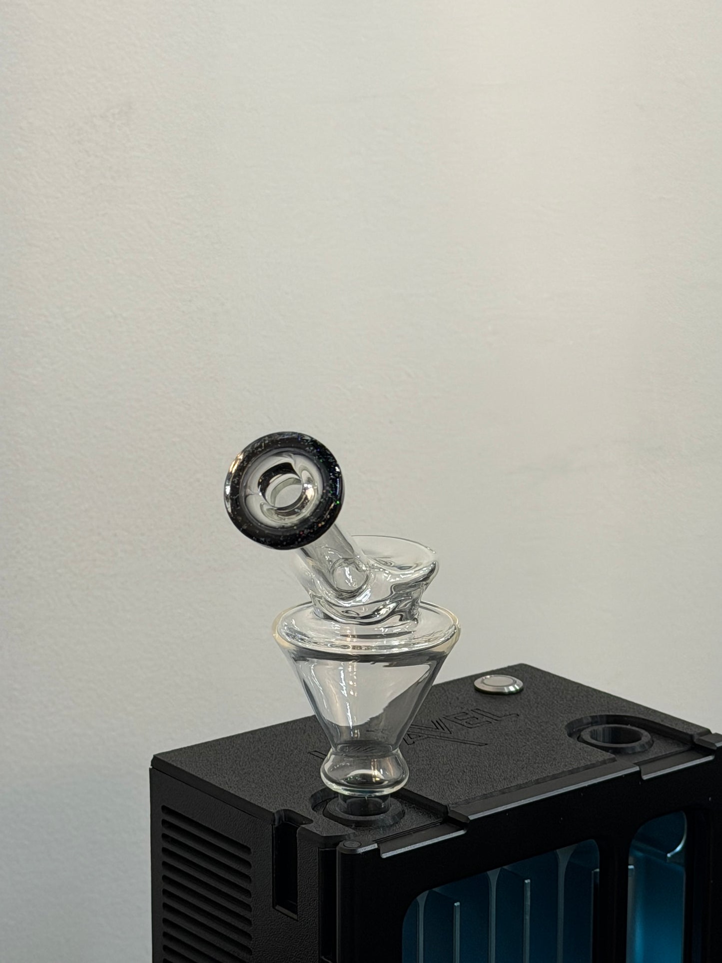 ERY GLASS BOX DRY NECKS