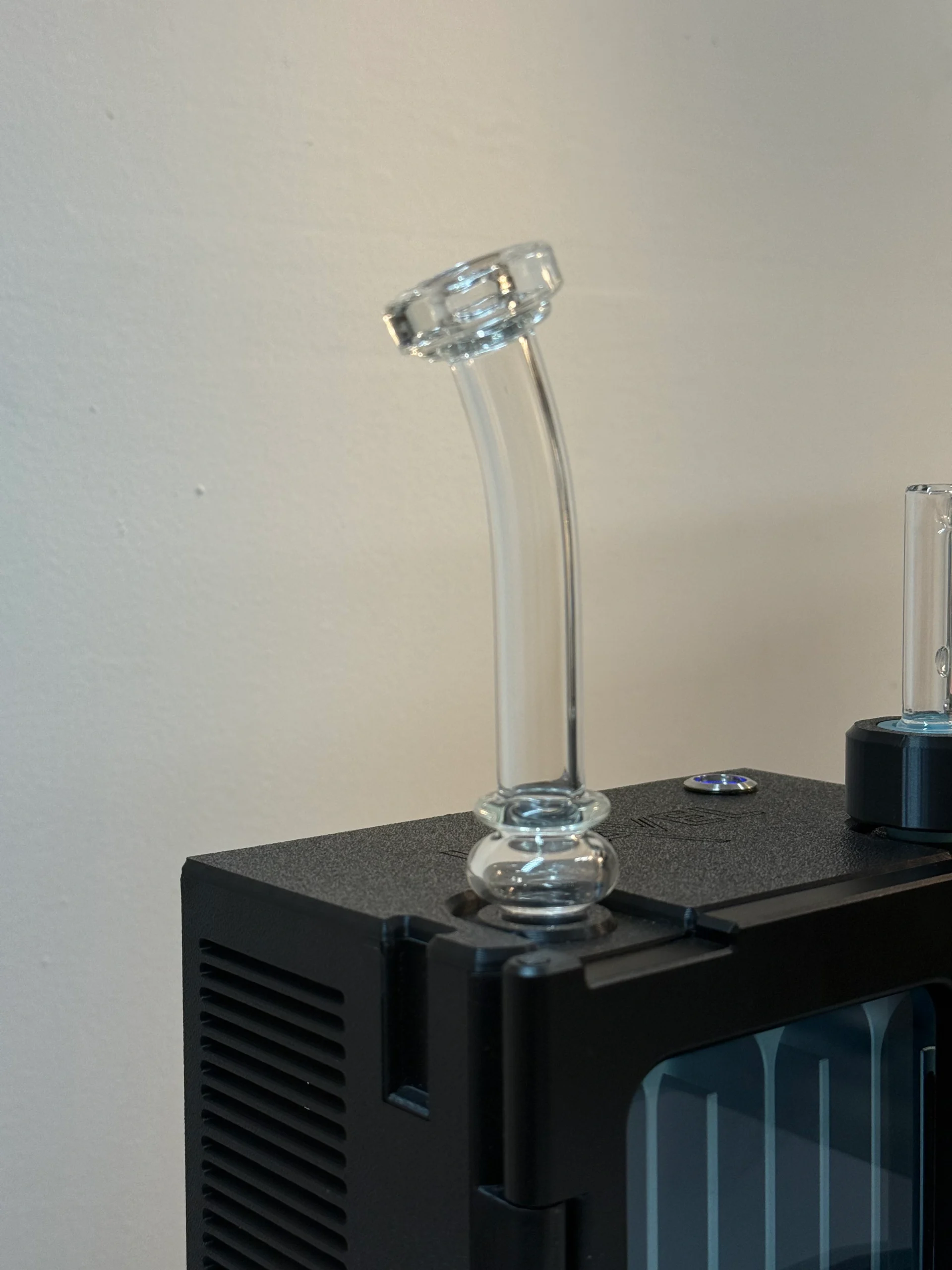 ERY GLASS BOX NECK VERTICAL BENT CLEAR